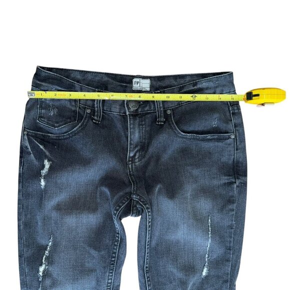 Free People Distressed Black Skinny Jeans 61855 Womens Size - Picture 4 of 6